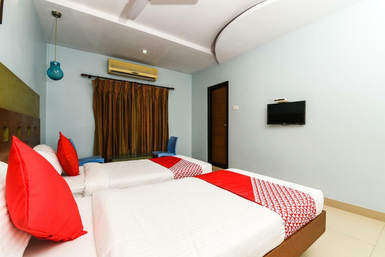 Отель Balaji Grand Какинада Экстерьер фото