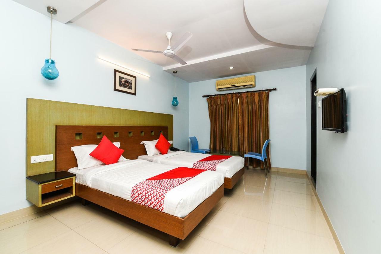 Отель Balaji Grand Какинада Экстерьер фото