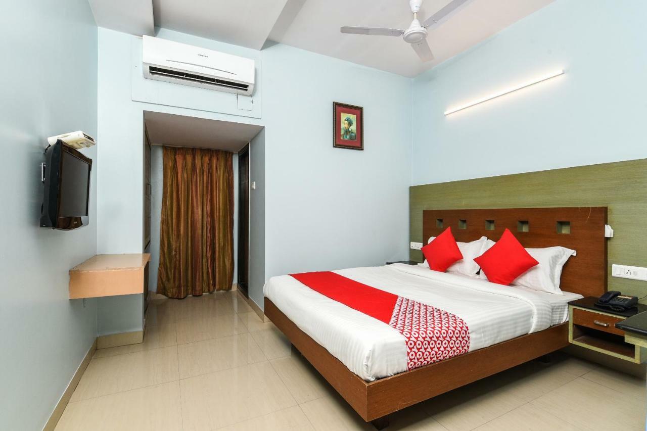 Отель Balaji Grand Какинада Экстерьер фото