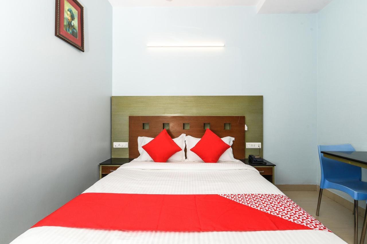 Отель Balaji Grand Какинада Экстерьер фото