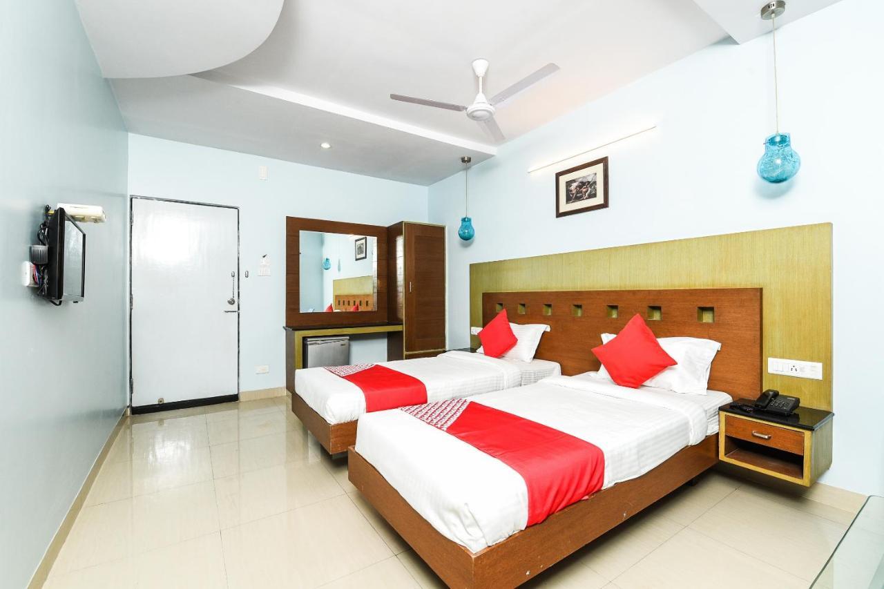 Отель Balaji Grand Какинада Экстерьер фото